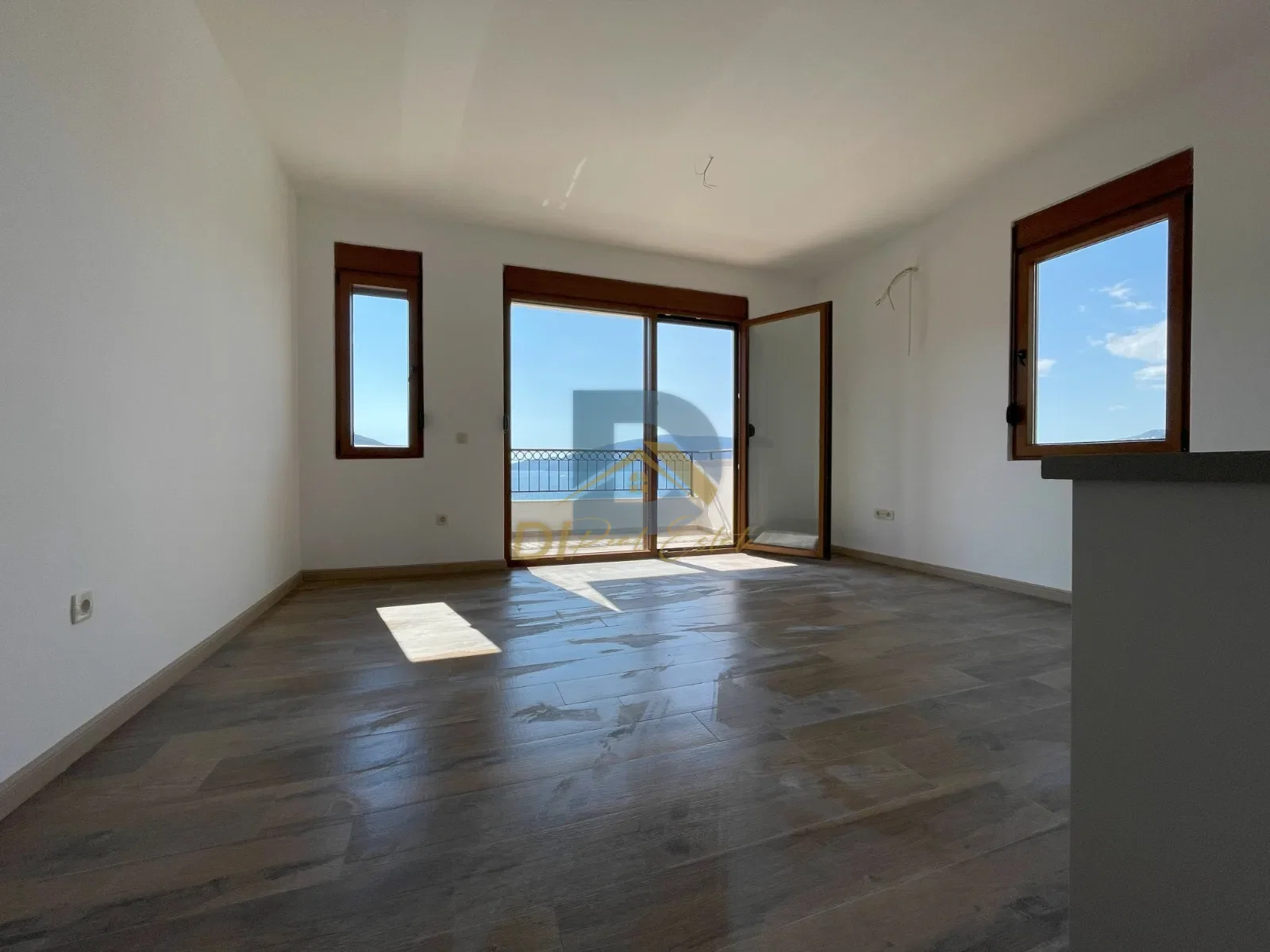 Продаж - Квартира Herceg Novi, Kumbor