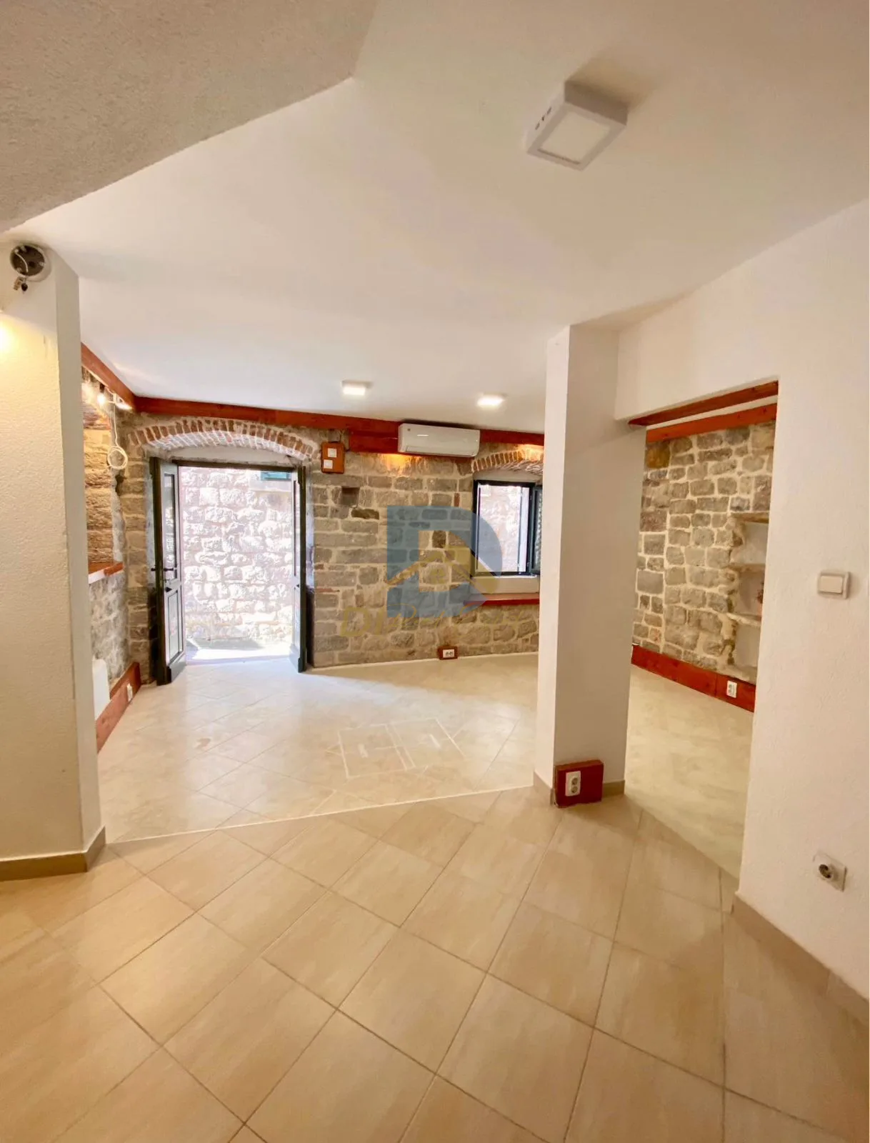 Rent - Office space Kotor, Stari Grad Kotor