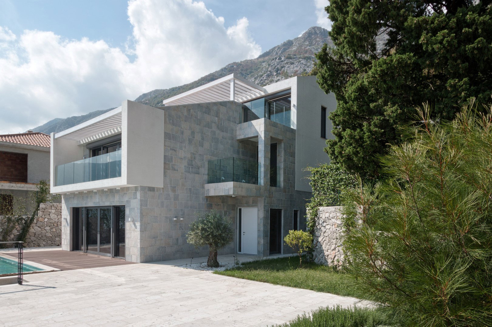 Satılık - Ev Kotor, Strp
