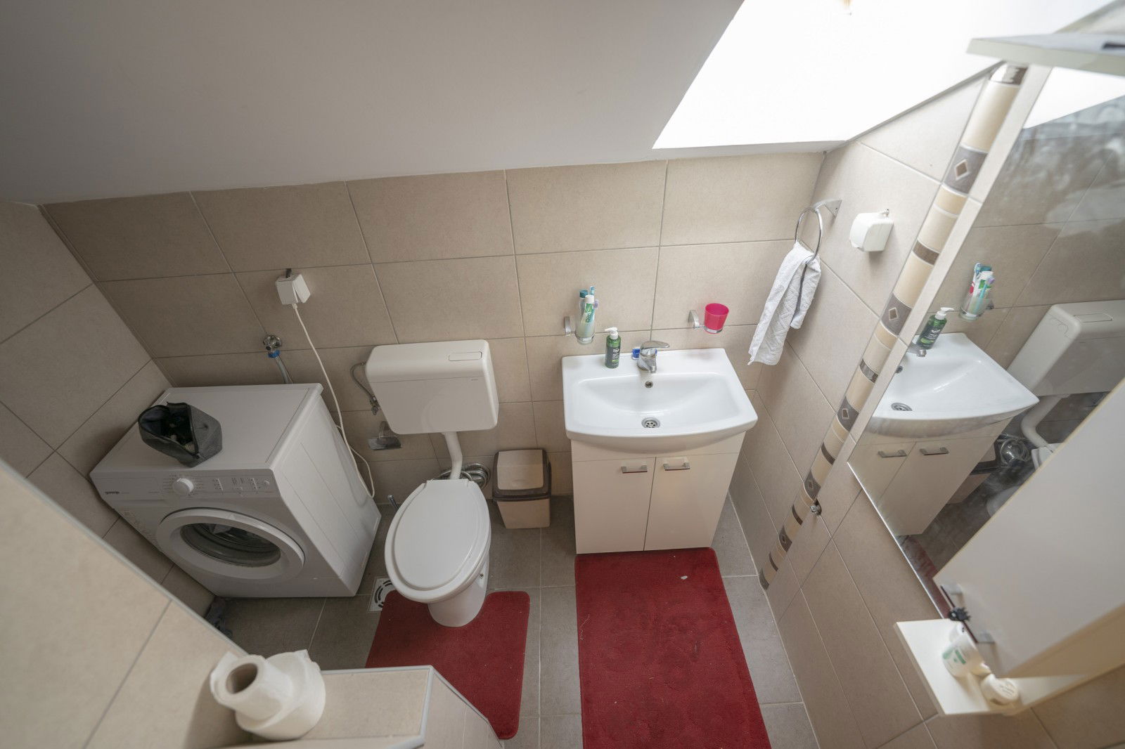 4de5e405-2dbb-4e34-bc2d-c467a0efbb36.jpg