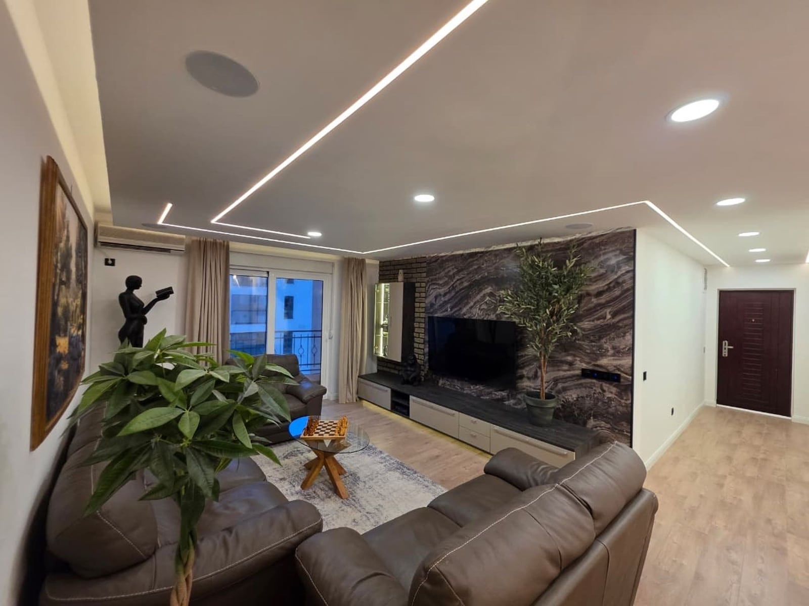 4ee67ad8-afde-49c3-bab7-983f5ac03627.jpg