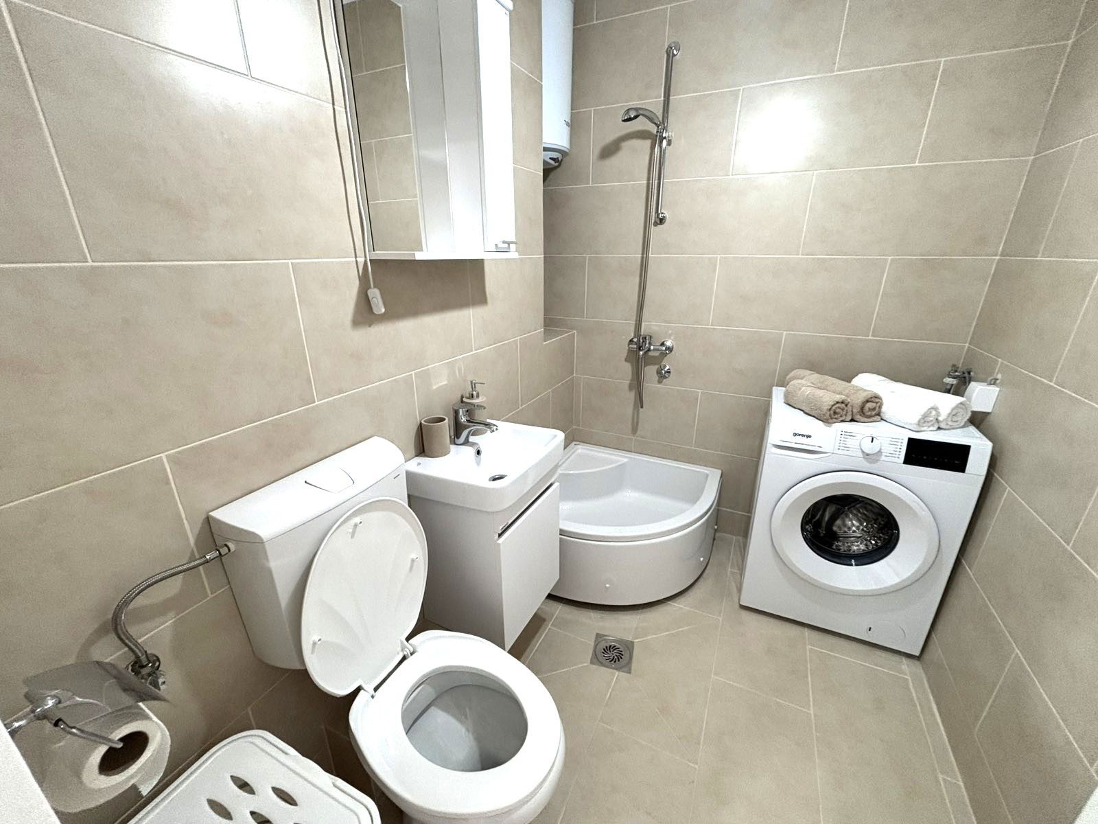 4f8a198c-bc9c-4e31-b383-e8e4cca62d41.jpg