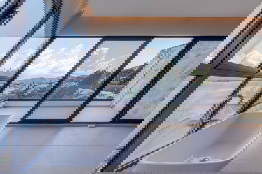 501b34a0-3a88-4b0a-a0b1-d96d74cfb7c2.jpg