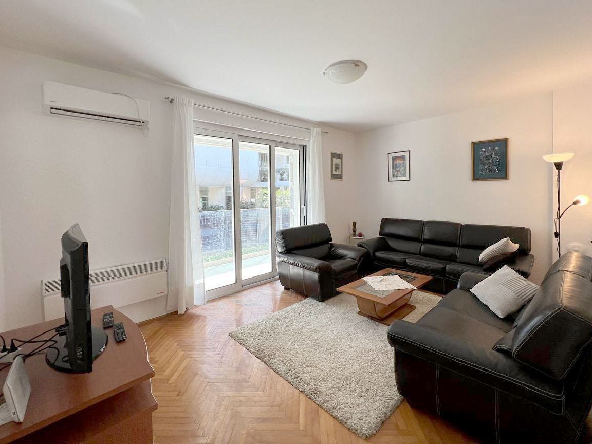 Оренда - Квартира Herceg Novi, Kumbor