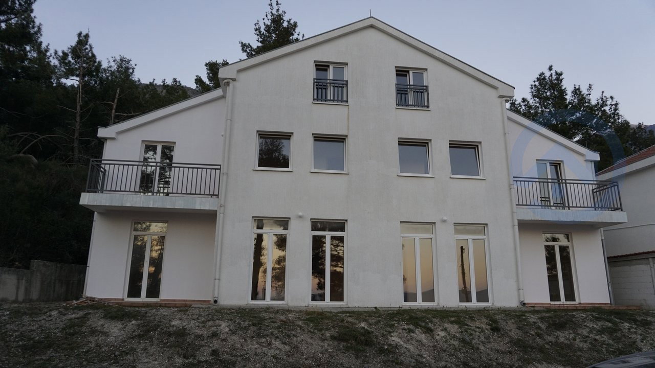 Satış - Ev Kotor, Kavač