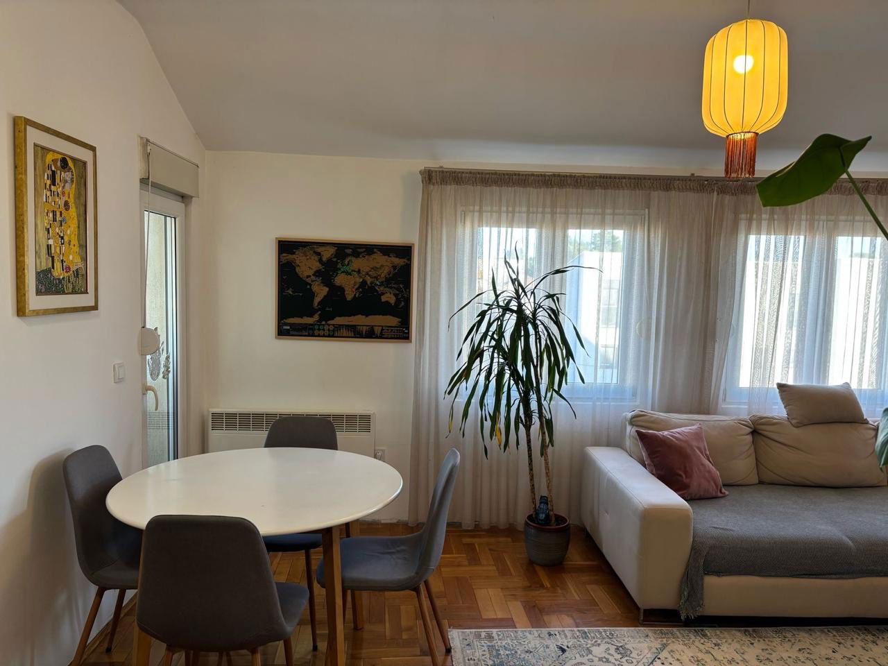 55eab81b-fdf4-4bd1-9646-0e174daf164c.jpg