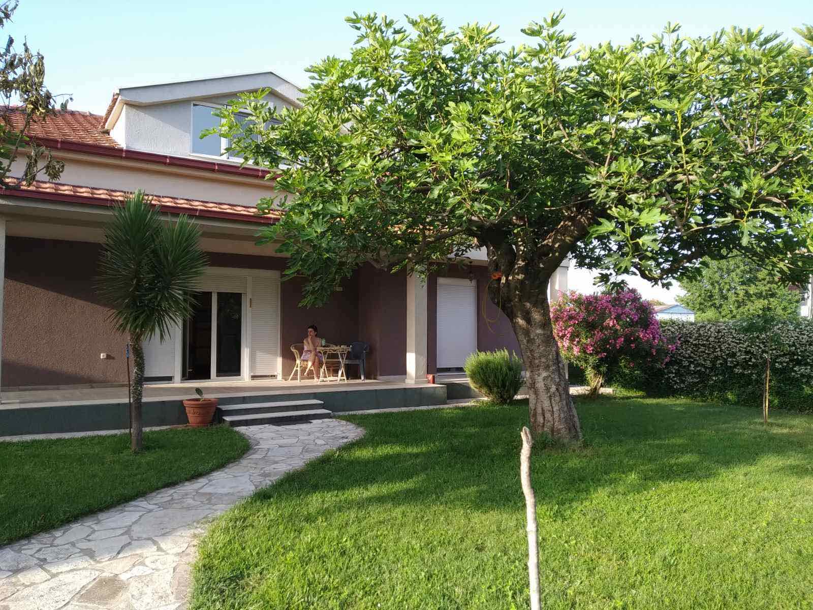 Izdavanje - Kuća Podgorica, Tološi