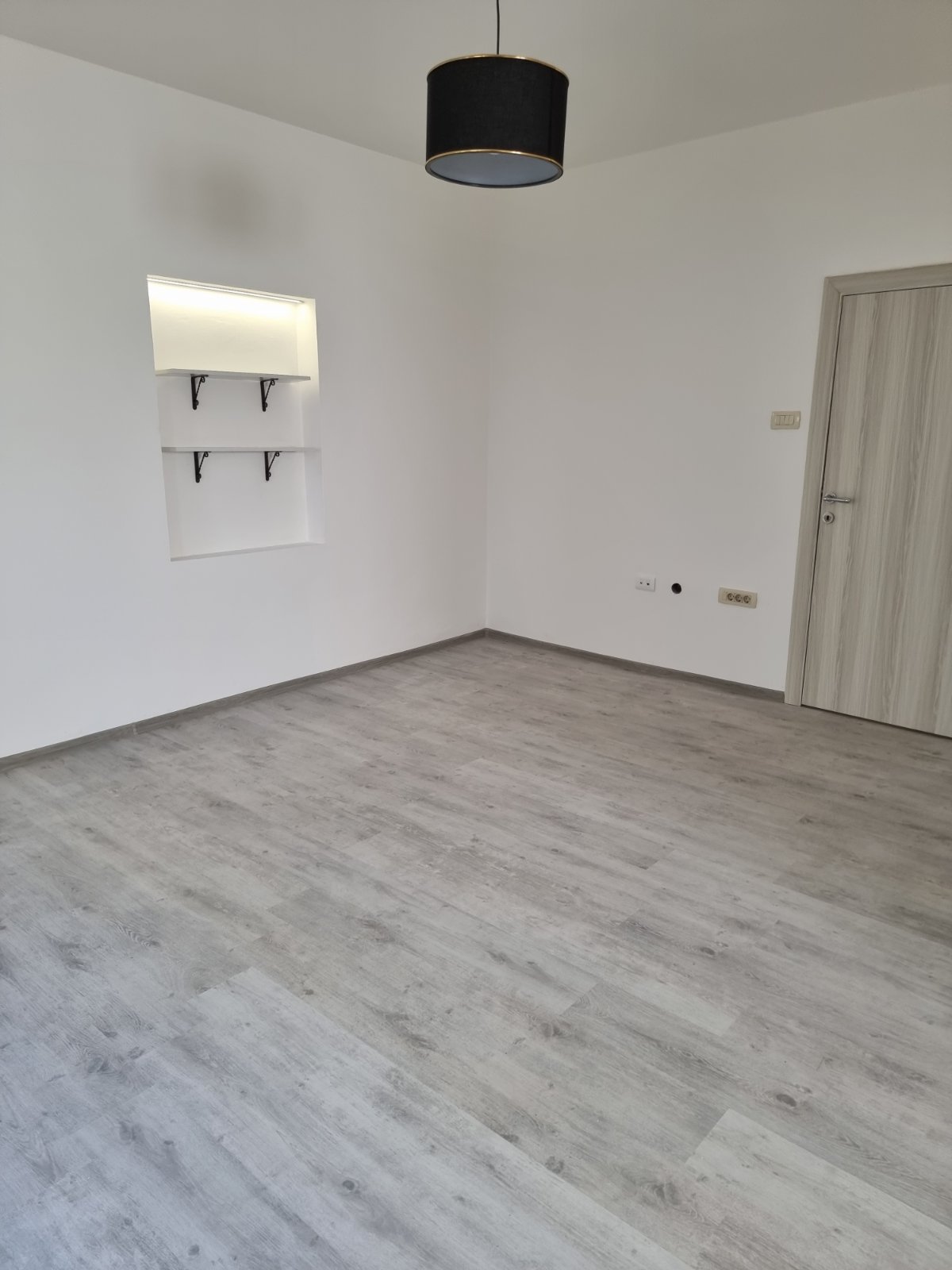 Izdavanje - Poslovni prostor Podgorica, Stari Aerodrom