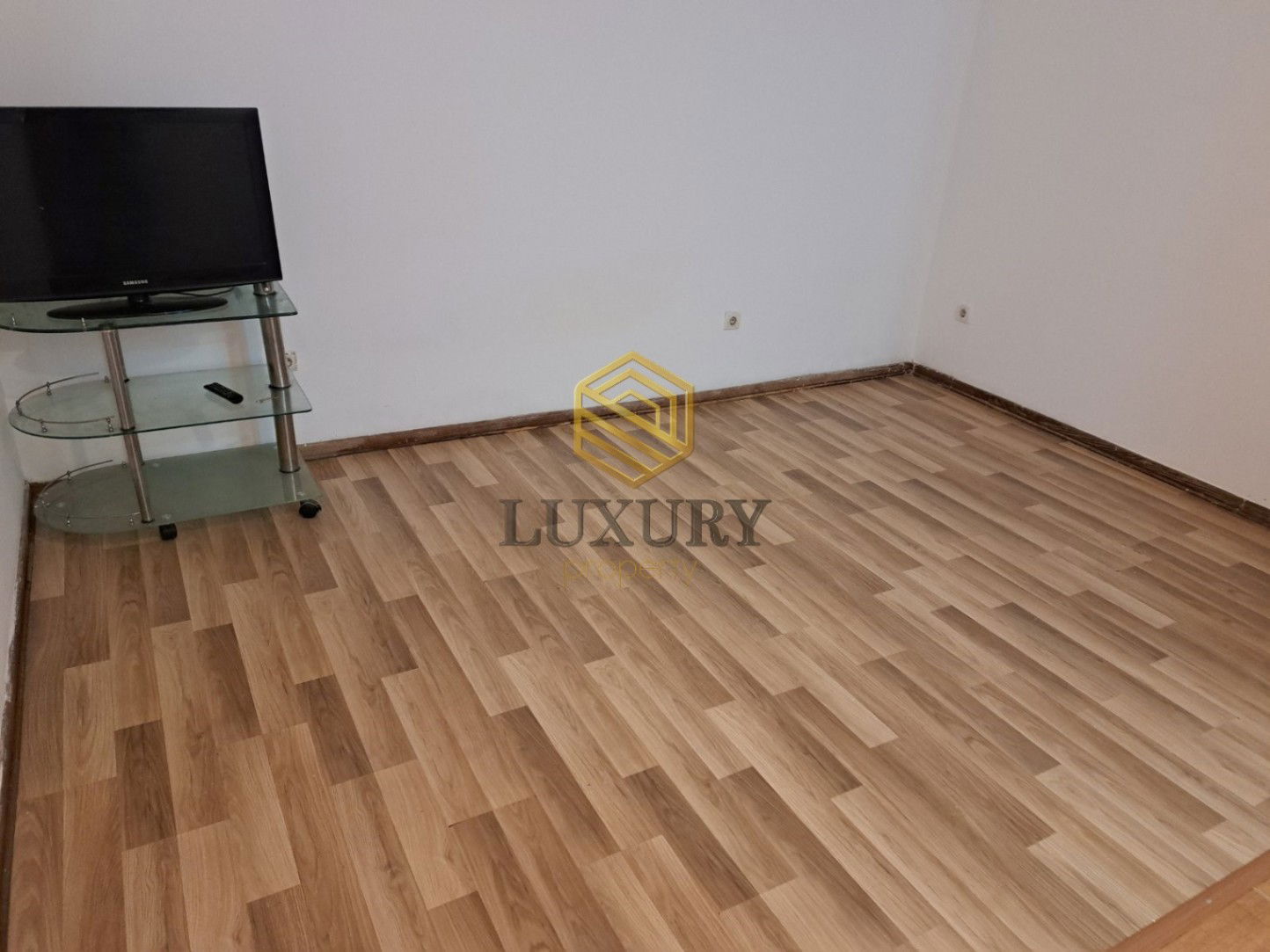 Оренда - Офісне приміщення Podgorica, Tološi