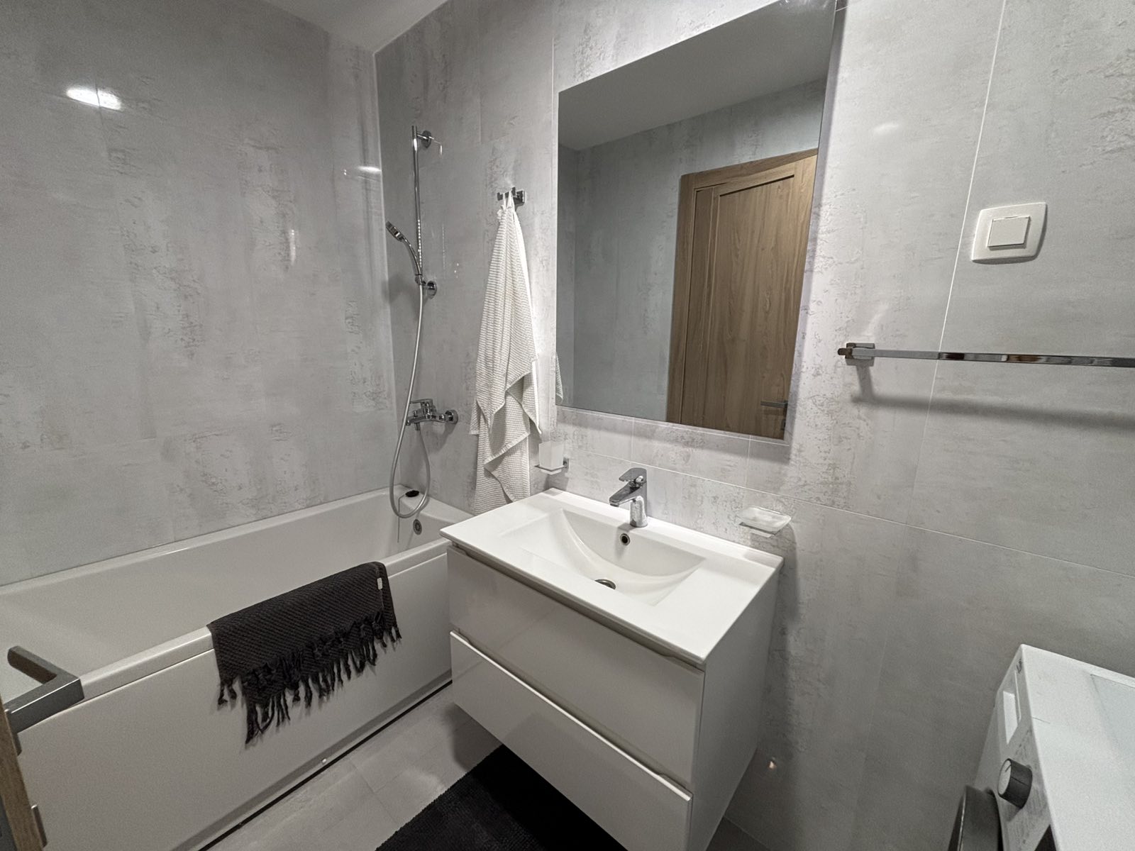 5fefda50-8b6a-48a2-b84d-babb646e6792.jpg