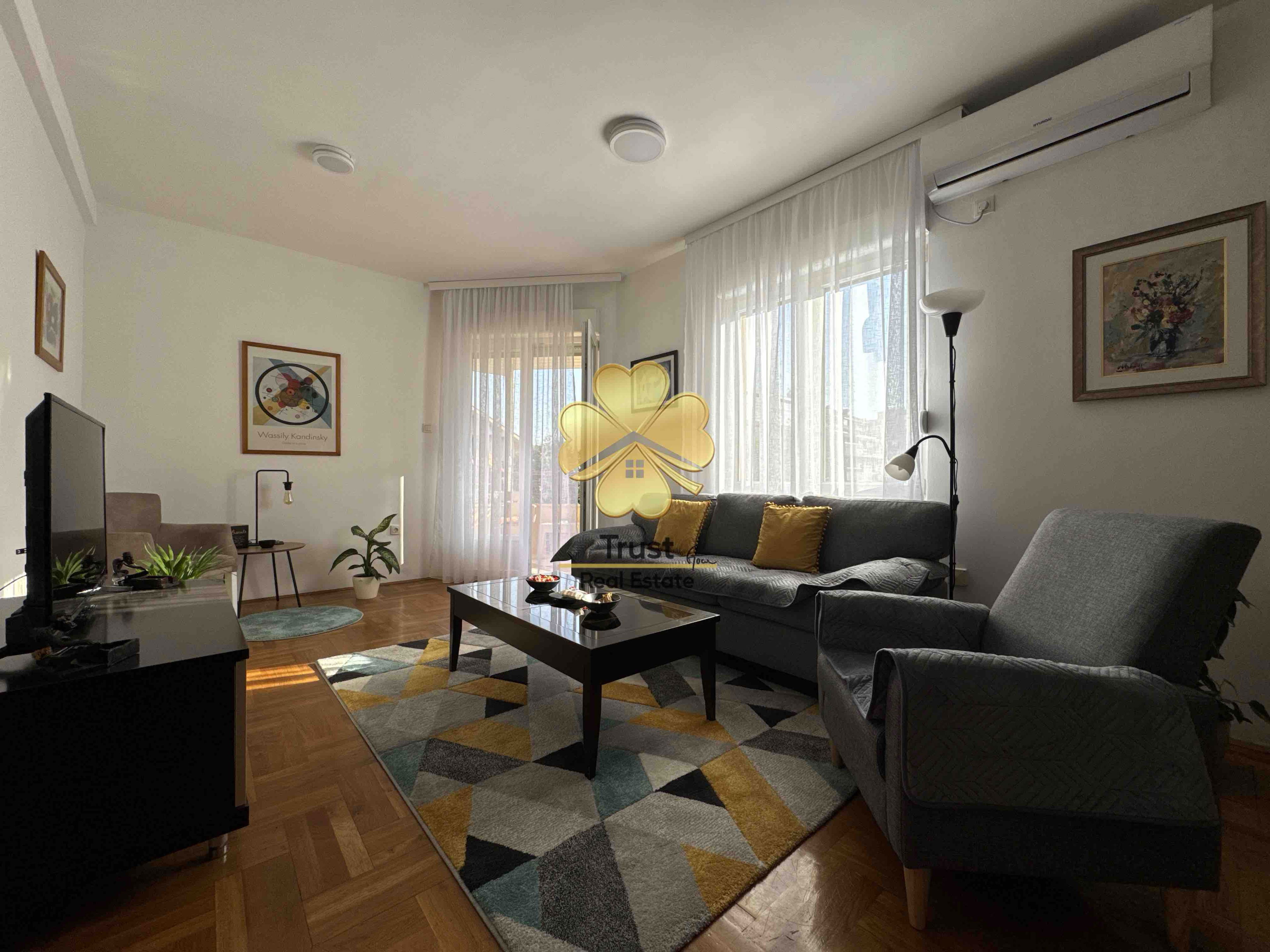 Izdavanje - Stan Podgorica, Momišići