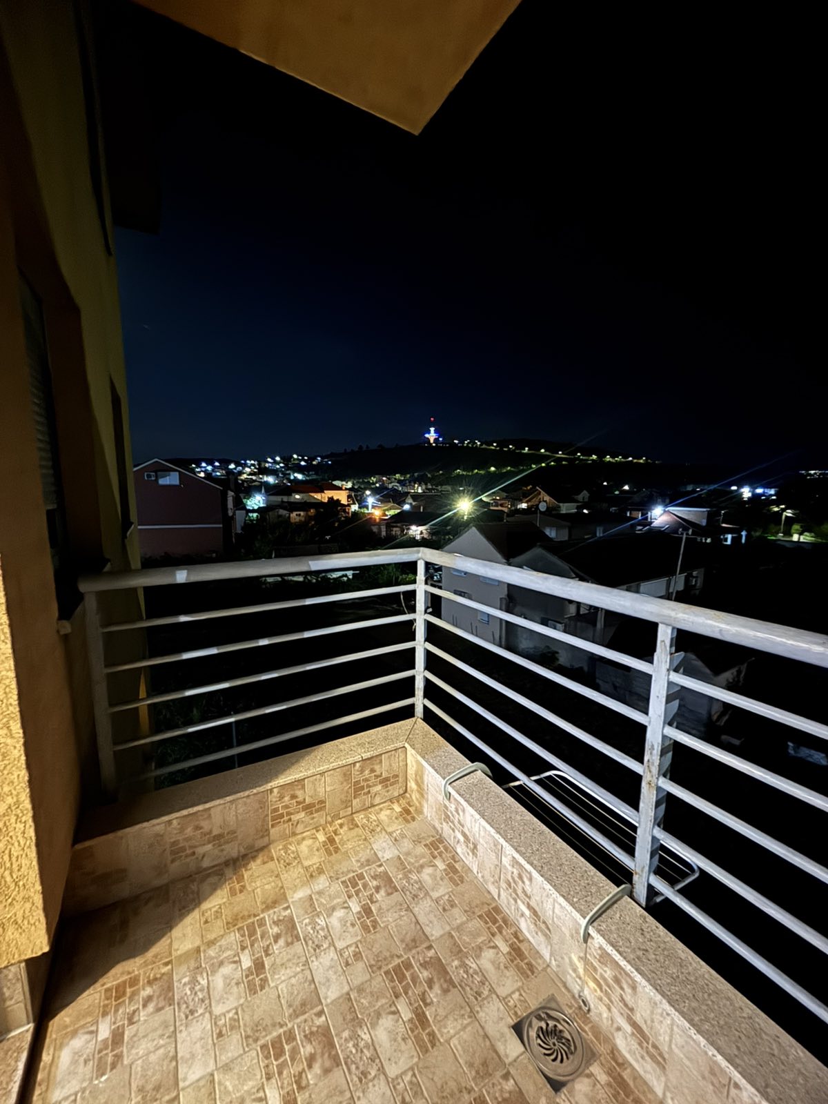 62b4e184-6d96-4032-ade1-801cf138bedf.jpg