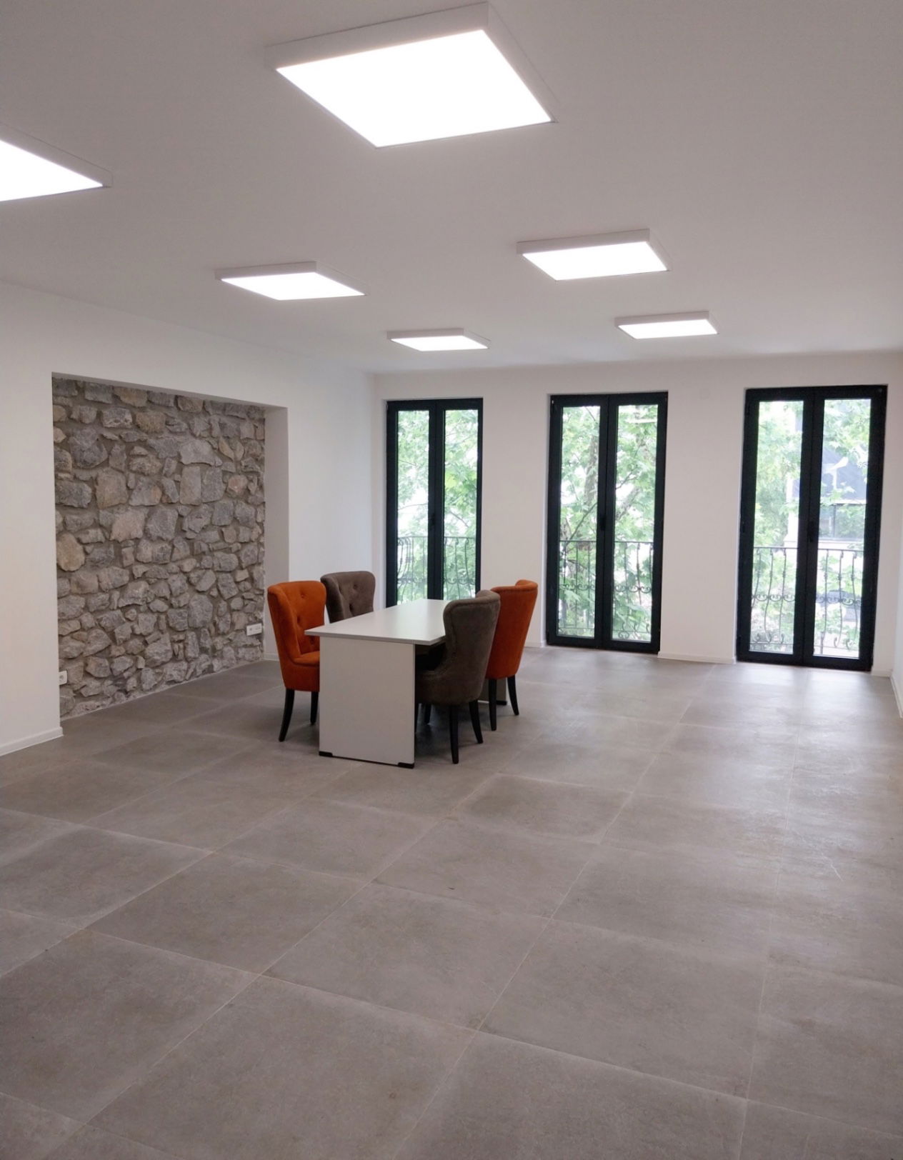 Izdavanje - Poslovni prostor Podgorica, Centar