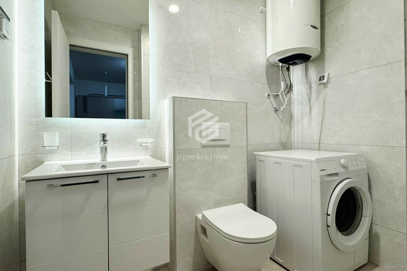 6619ac85-c2ab-4bd6-a182-2742ae9e2db2.jpg