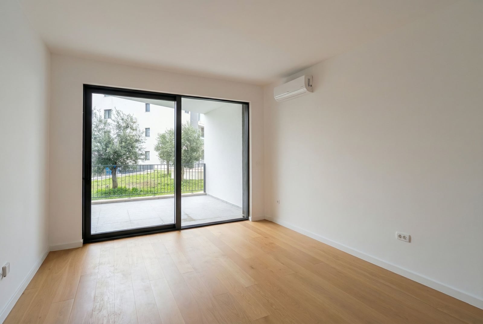 Продаж - Квартира Budva, Bečići