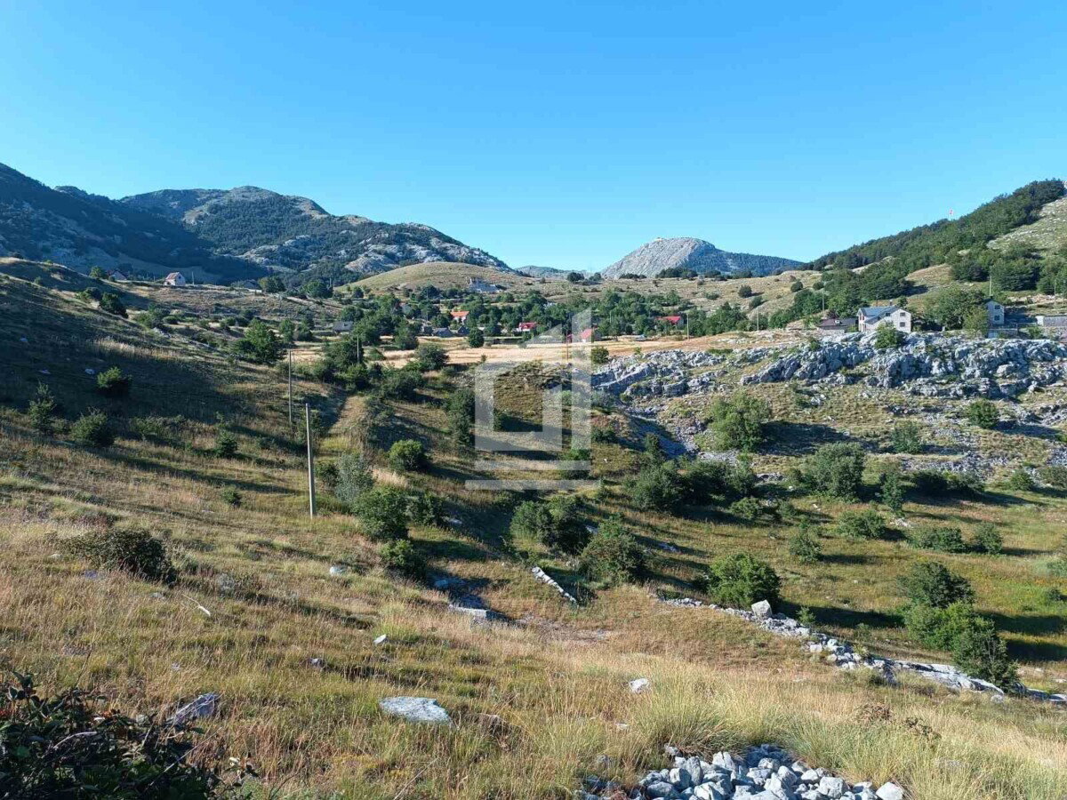 Sale - Land Cetinje, Centar