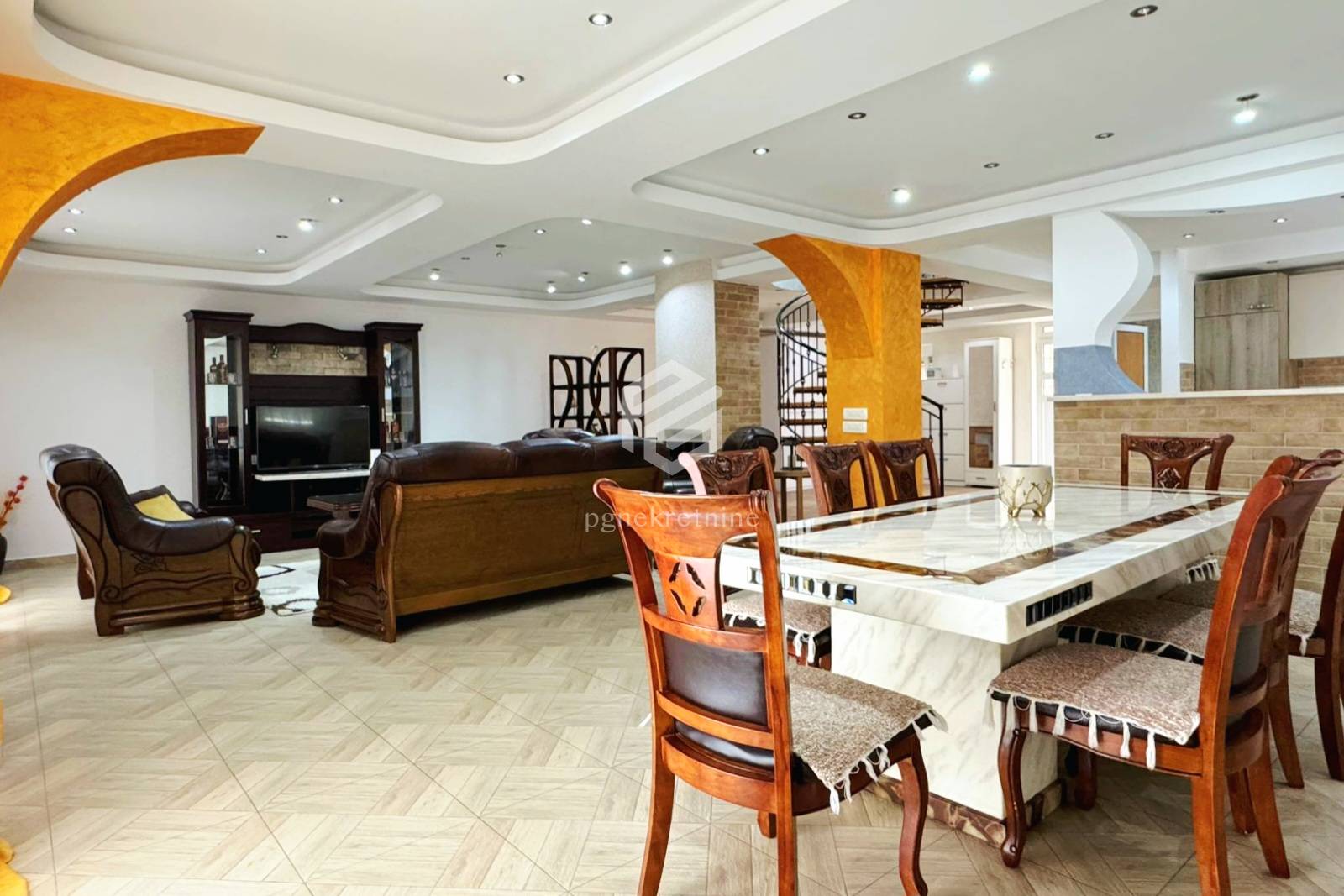 Izdavanje - Stan Tivat, Tivat