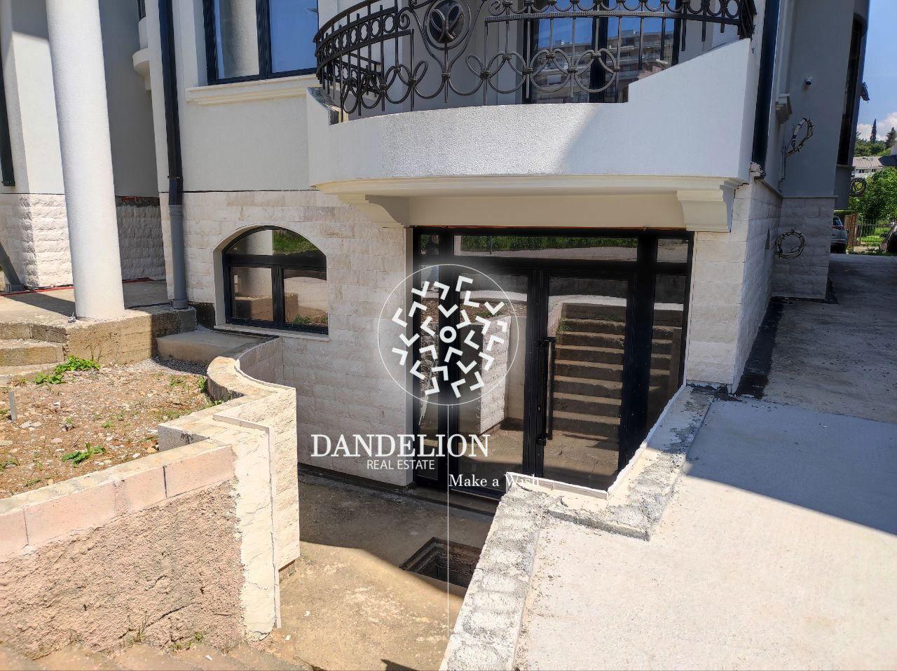Продаж - Офісне приміщення Podgorica, Momišići