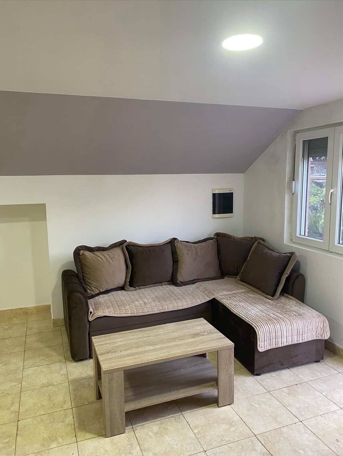 Izdavanje - Stan Podgorica, Momišići