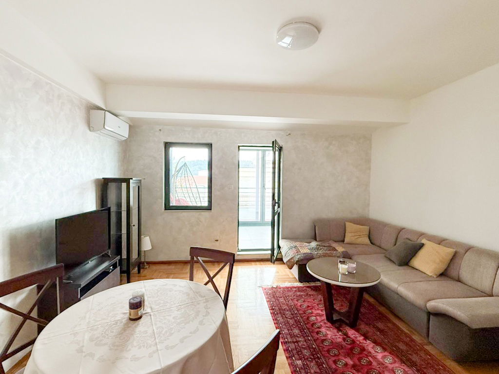 Izdavanje - Stan Podgorica, Centar