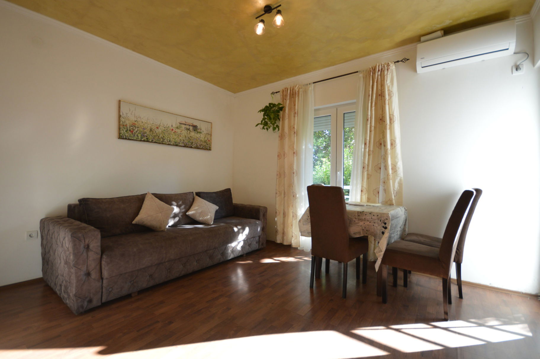 Продаж - Квартира Herceg Novi, Đenovići