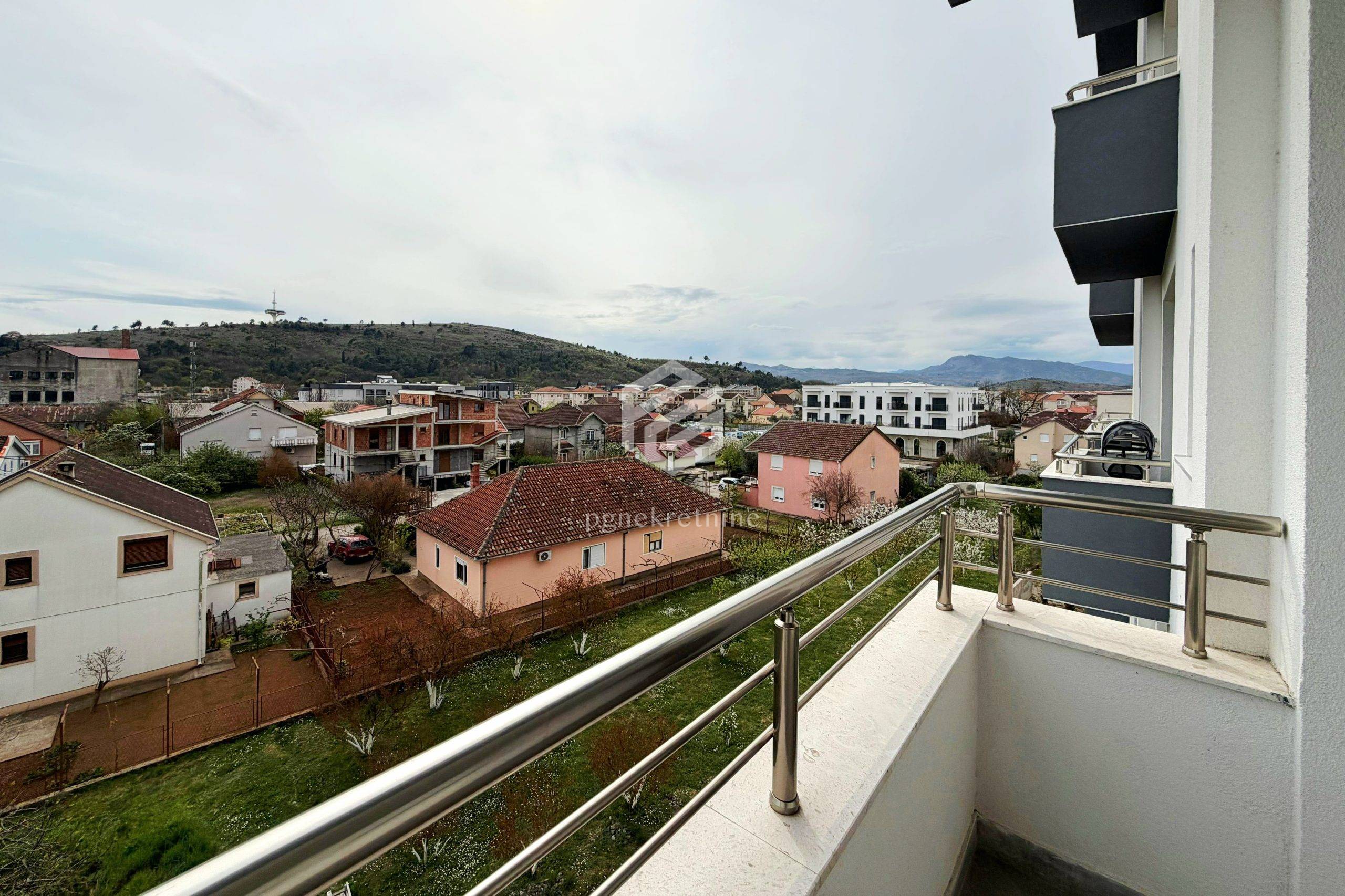 7abb2318-50a9-43ba-9ee4-7f0822a44335.jpg