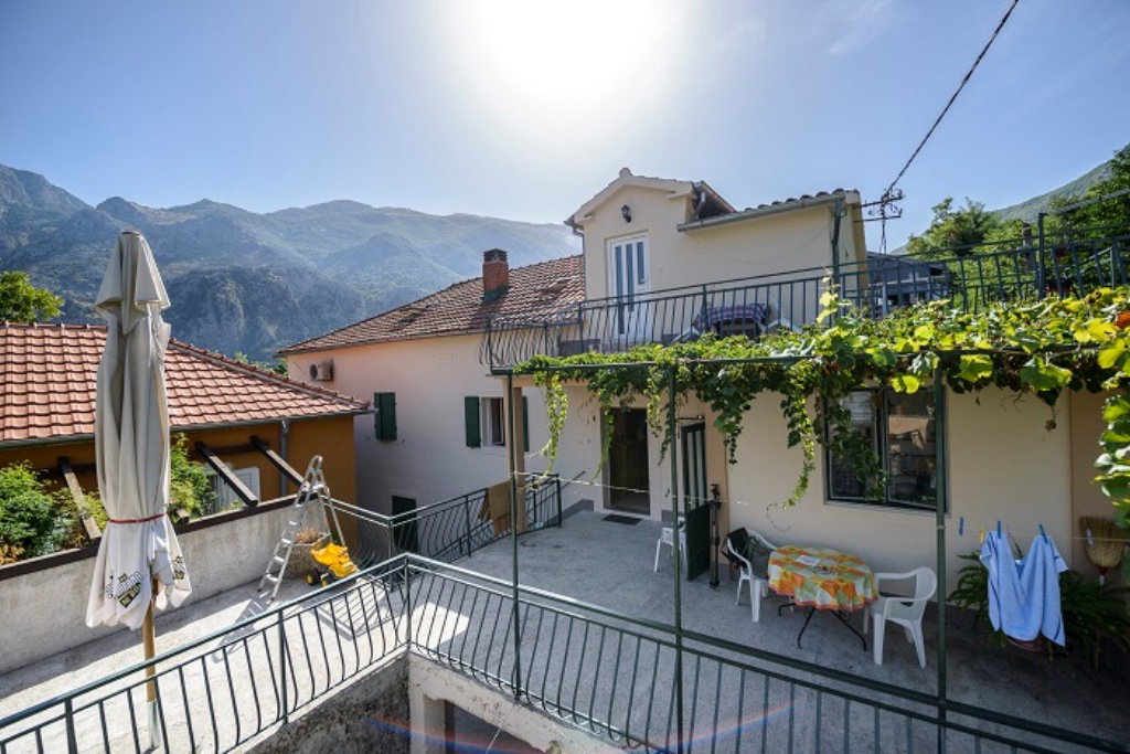 Satılık - Ev Kotor, Muo