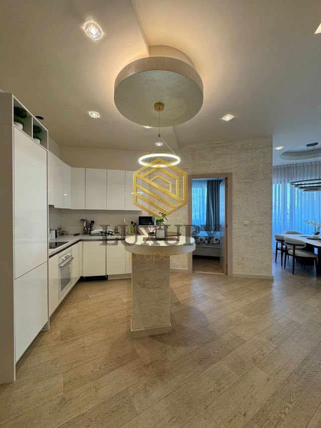 7ce092c8-0db8-4172-823a-4aeb37de21a6.jpg