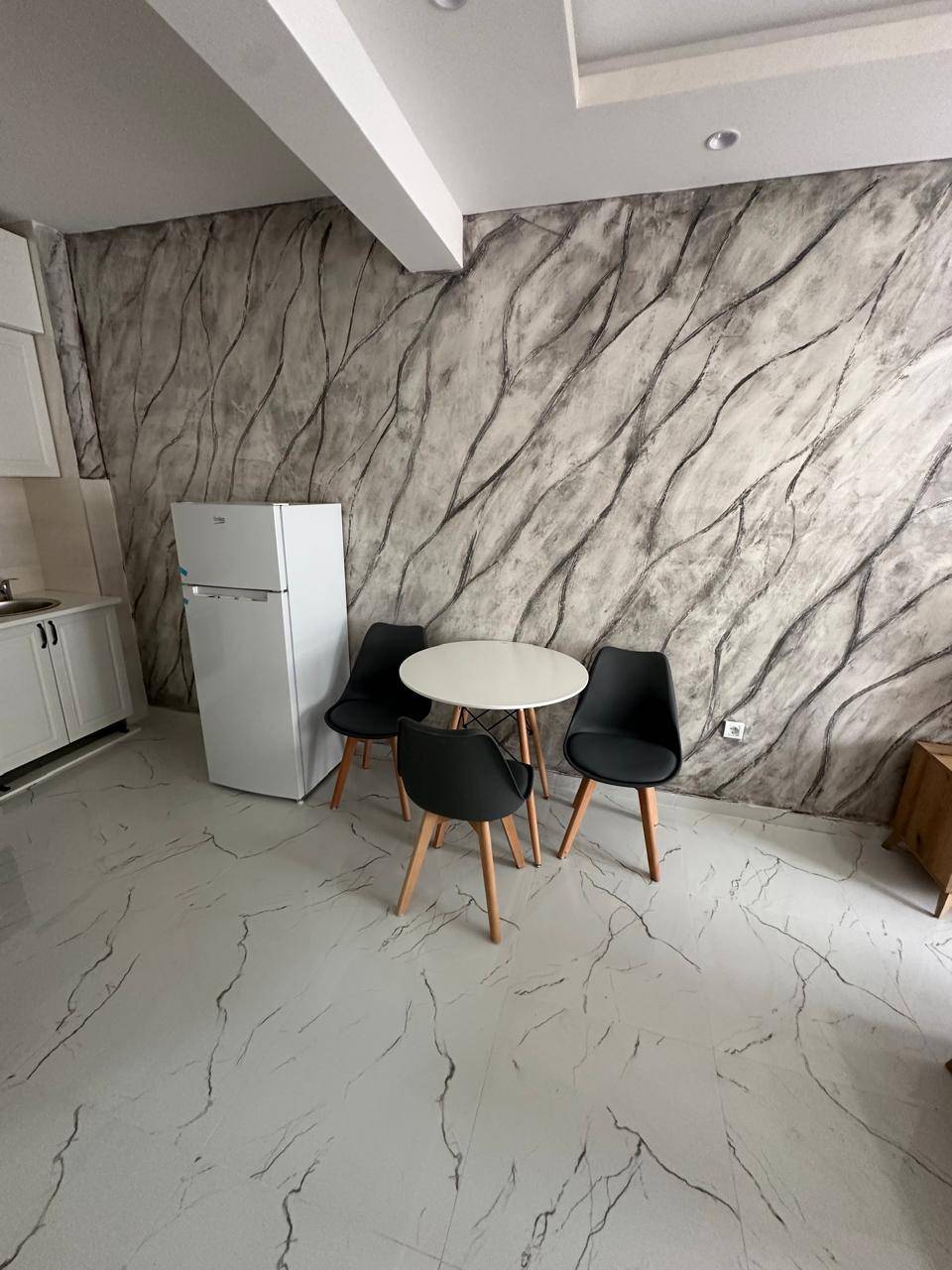 Izdavanje - Stan Budva, Lazi