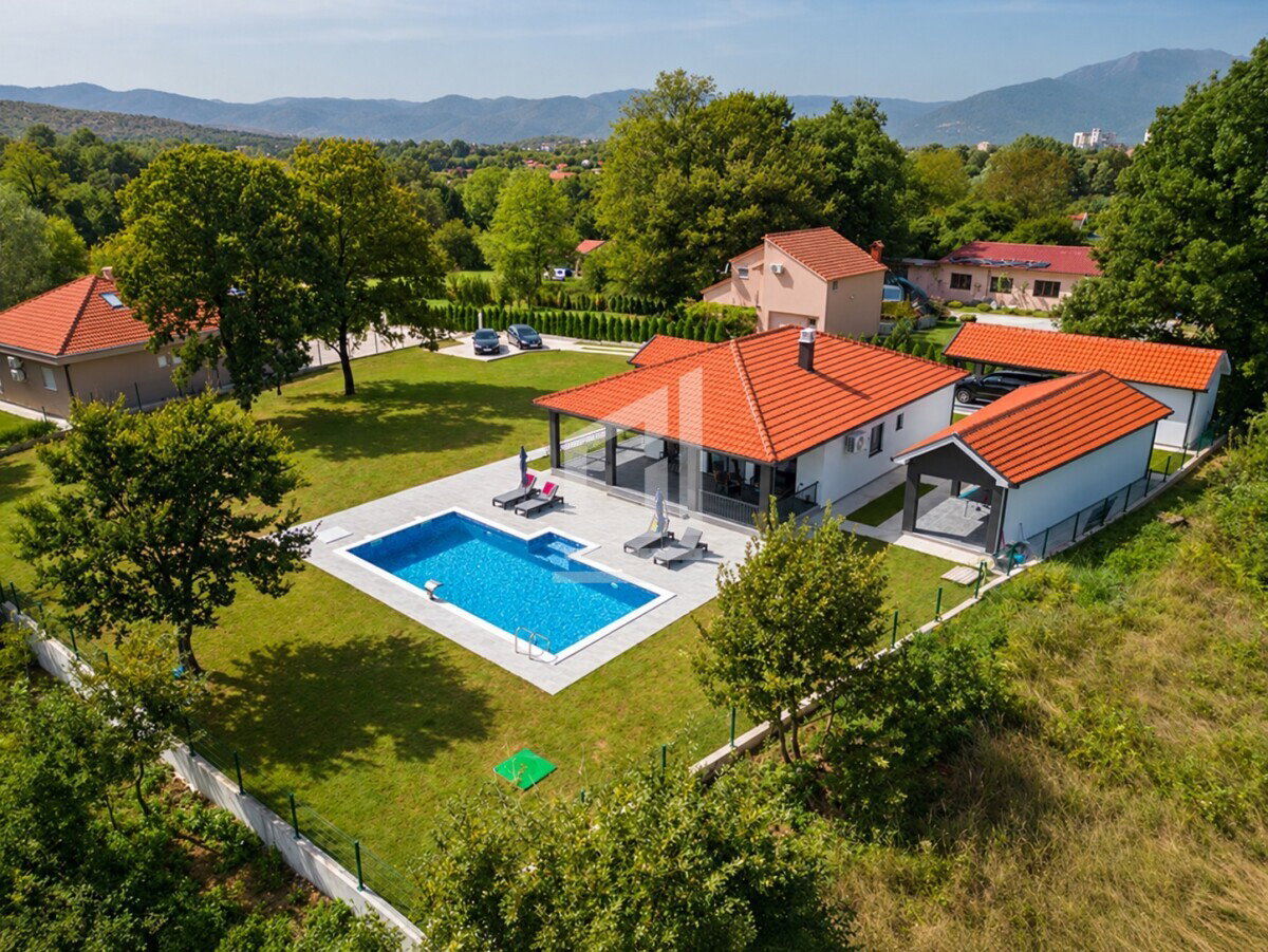 Kiralık - Ev Podgorica, Pričelje