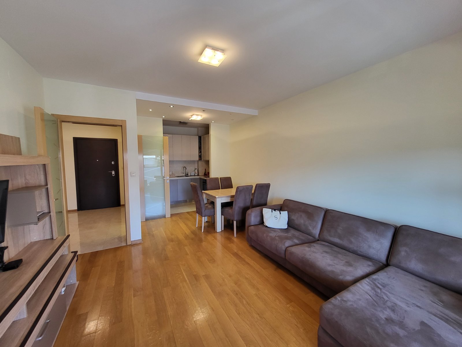 Izdavanje - Stan Podgorica, Momišići