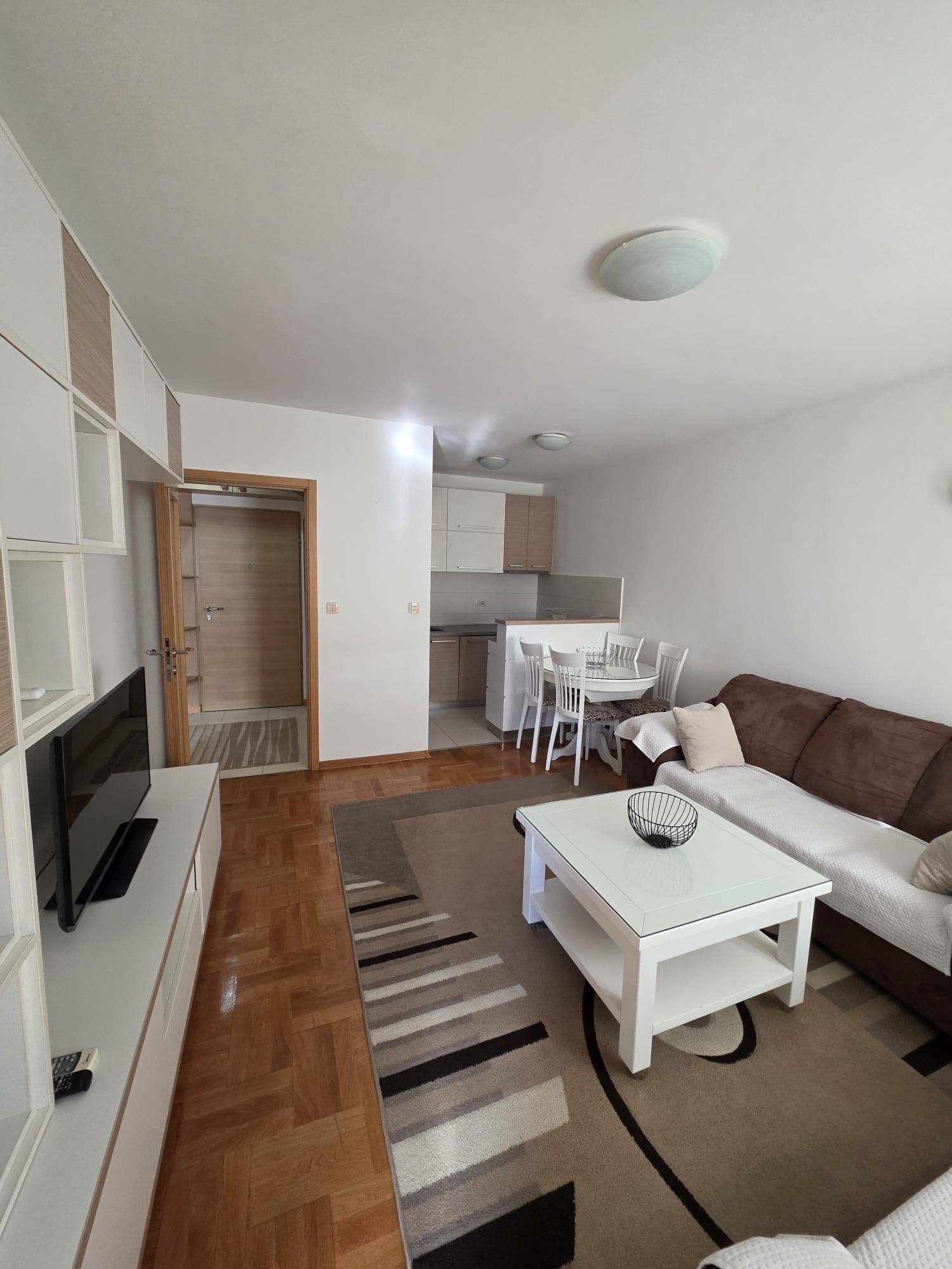 Izdavanje - Stan Podgorica, Stari Aerodrom