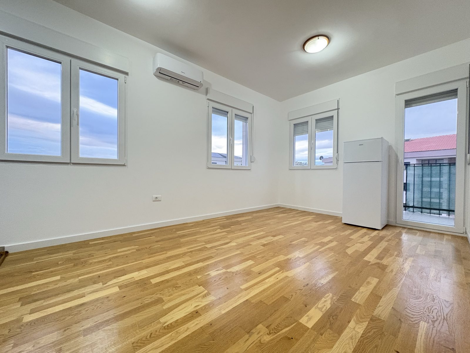 833d5bd7-cc42-47e3-9130-95d41d0e7ec8.jpg