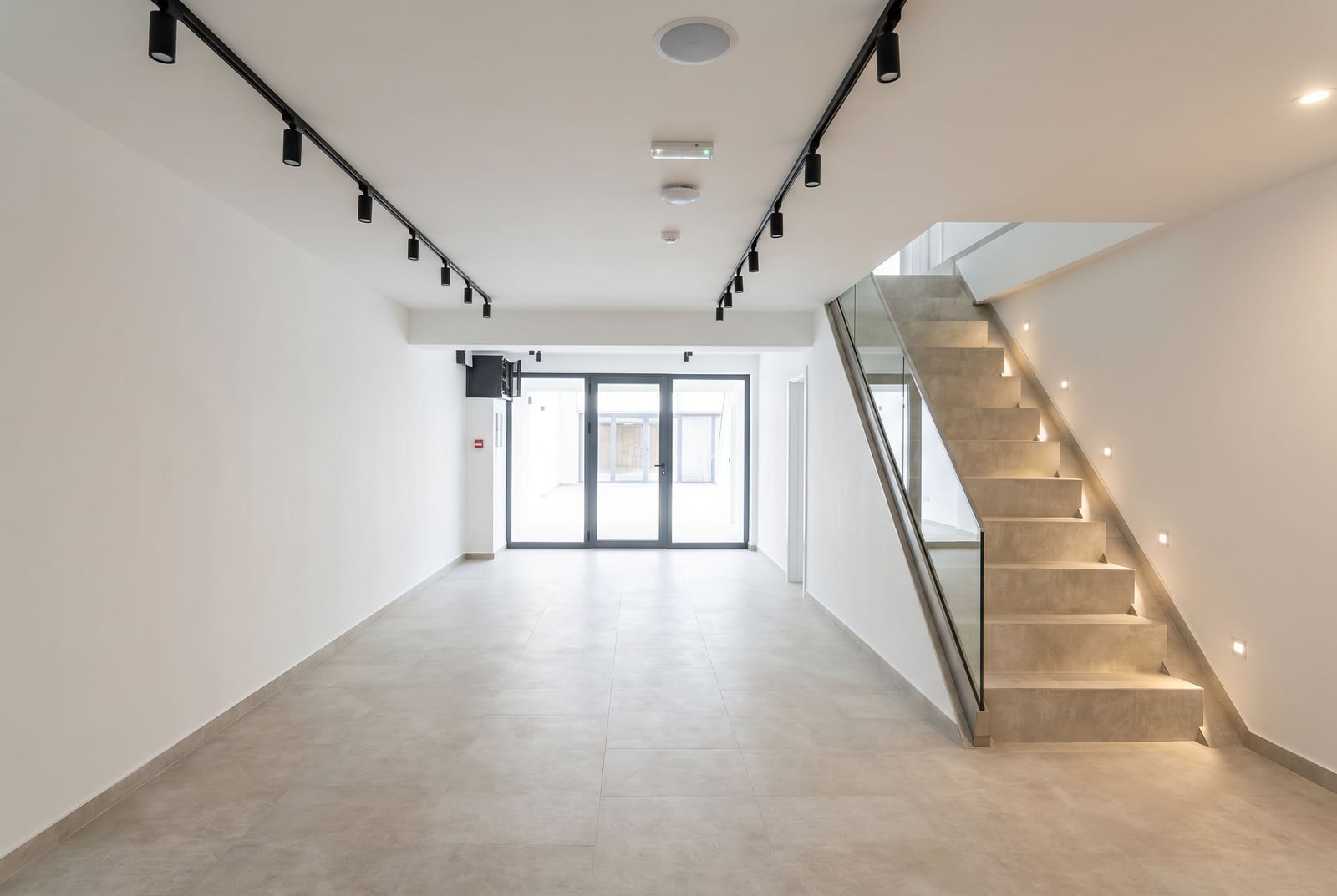 Kiralık - İş yeri Budva, Ostalo