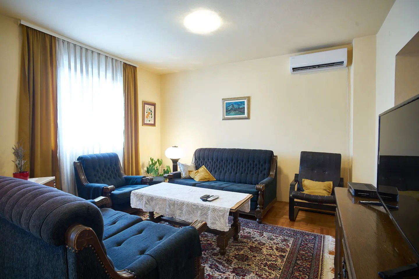 89e3b06d-40c4-45ab-b4e6-2bd6f8429446.jpg