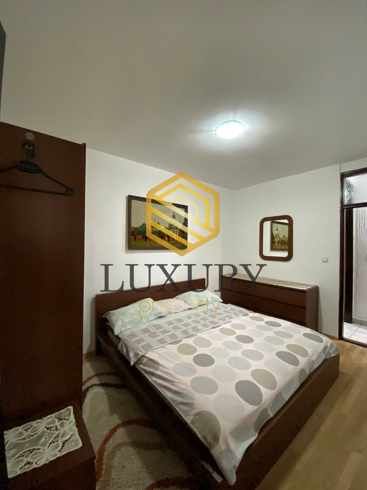 8a1c5407-5de9-42fb-a277-25cc2b1465af.jpg