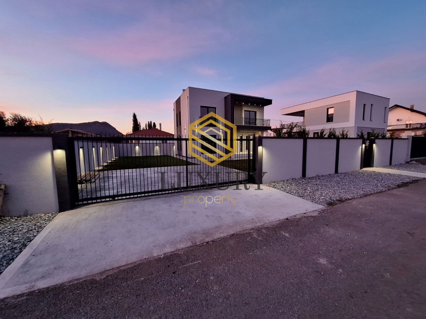 Продаж - Будинок Podgorica, Gornja Gorica