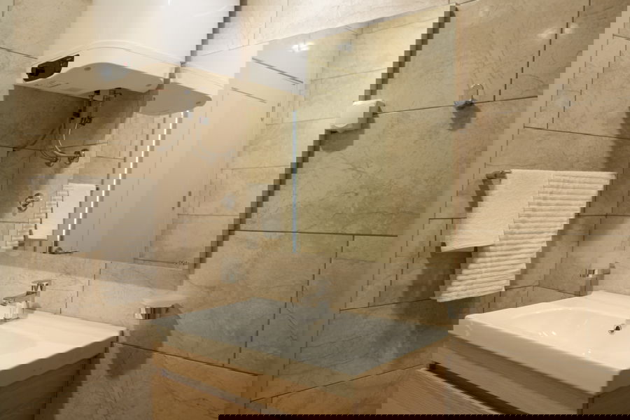 8b9d71bf-7e1e-4c63-a51d-59b91912bcc4.jpg