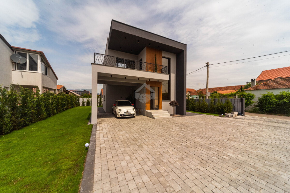 8db11378-ef51-470d-b828-8d3736533819.jpg