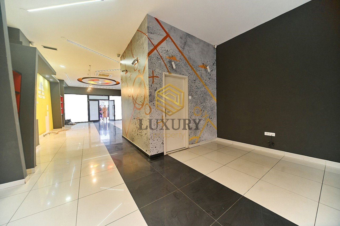 Kiralık - İş yeri Podgorica, Preko Morače