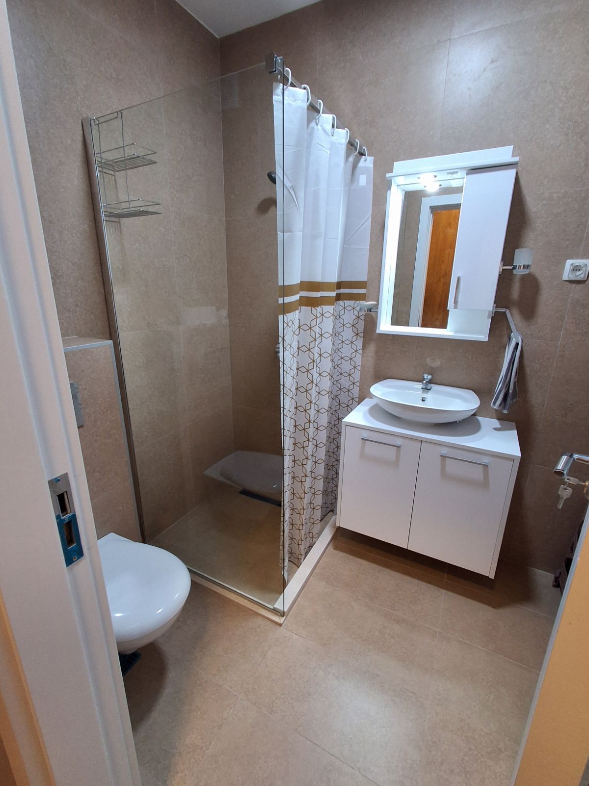 8f038677-5c5d-4bed-aa13-e91db2a199f5.jpg