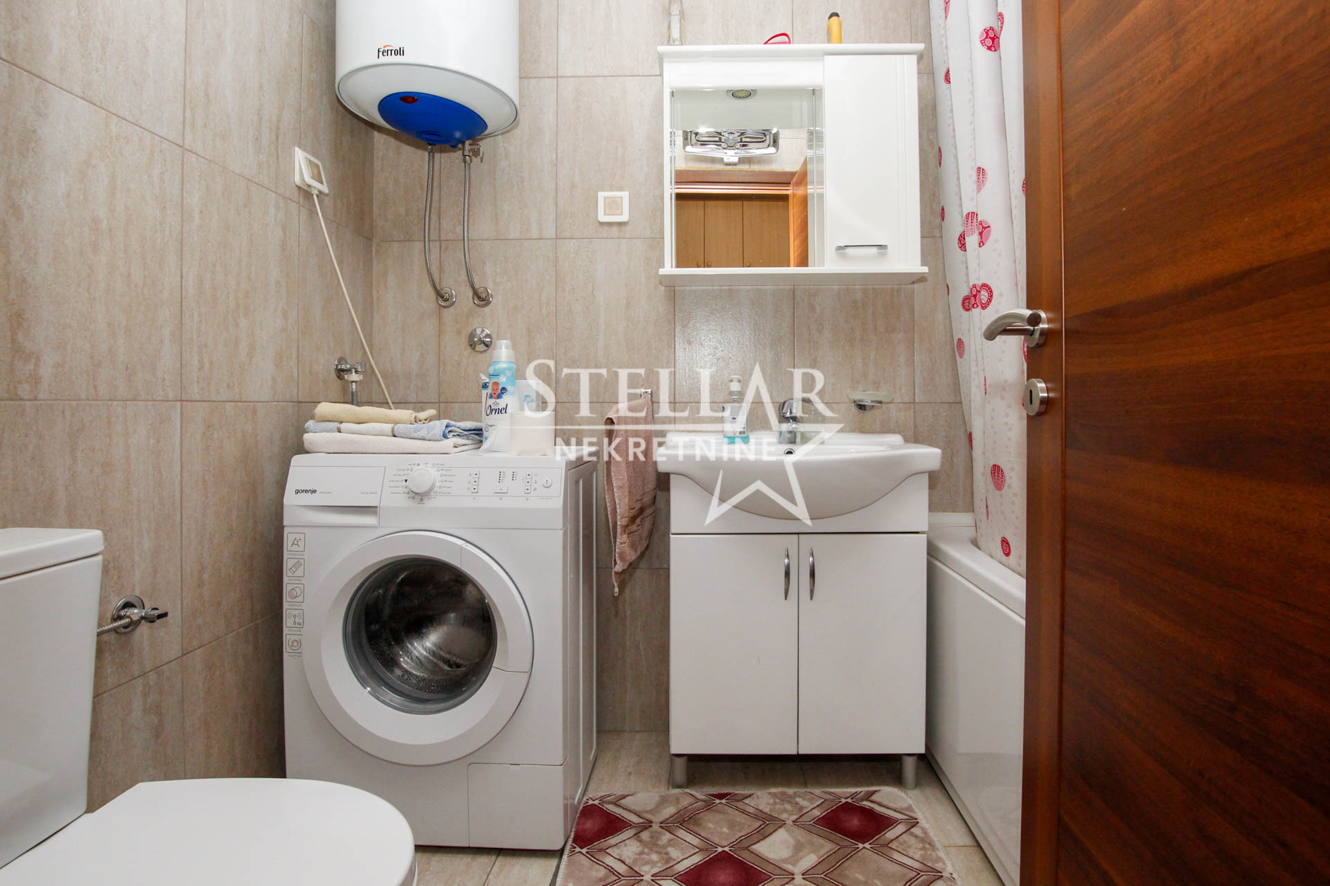 8fa70d2d-c1d3-4ae3-8cd4-3cb8f29980d6.jpg