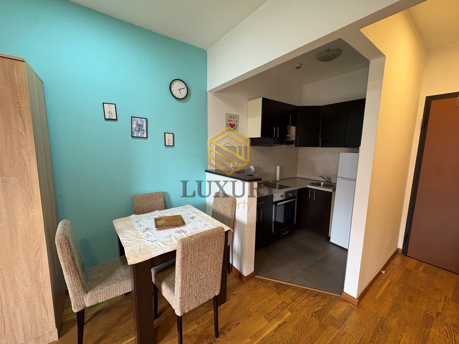 90baf5cf-ceb3-4085-a055-2f9a7a943919.jpg