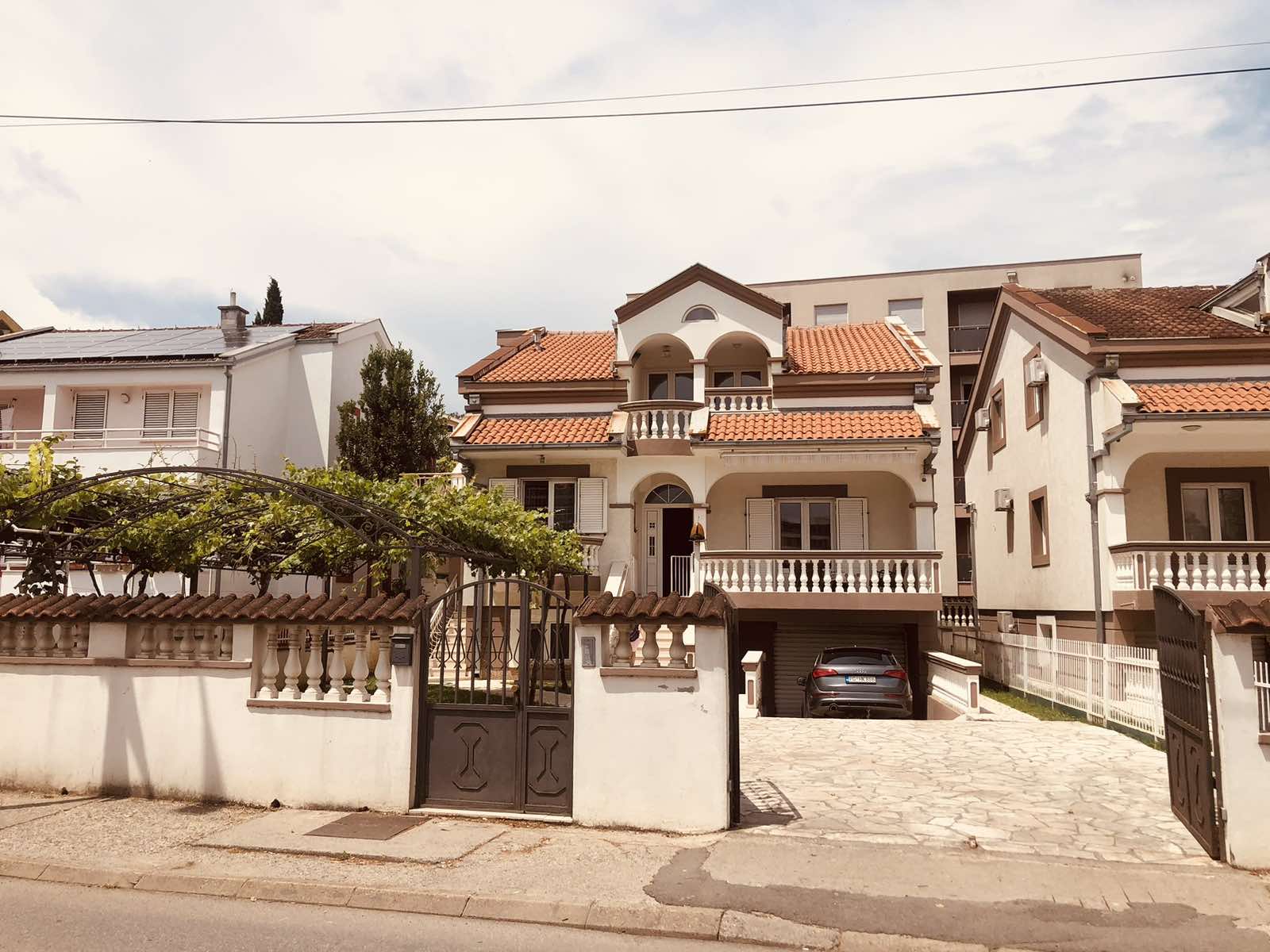 Продаж - Будинок Podgorica, Momišići