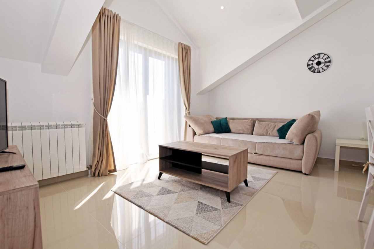 Izdavanje - Stan Herceg Novi, Savina