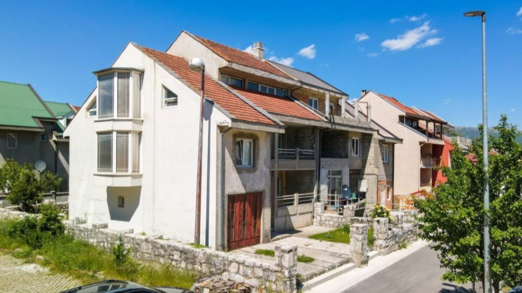 Продаж - Будинок Nikšić, Centar