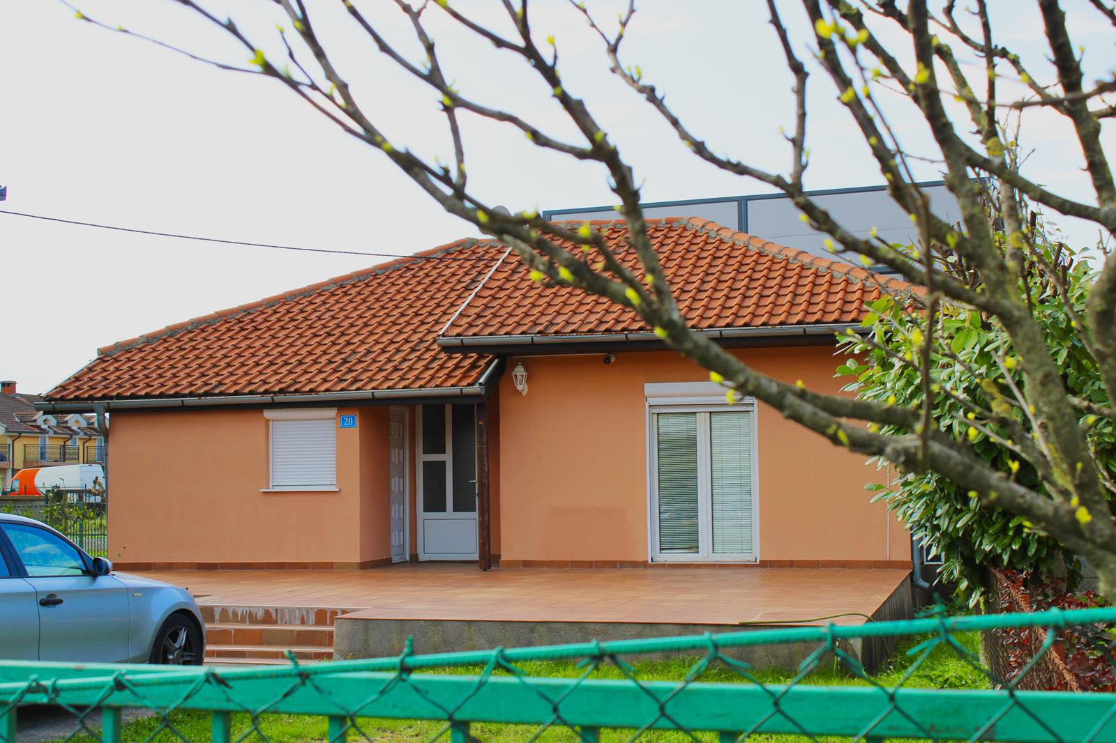 Продаж - Будинок Podgorica, Zlatica