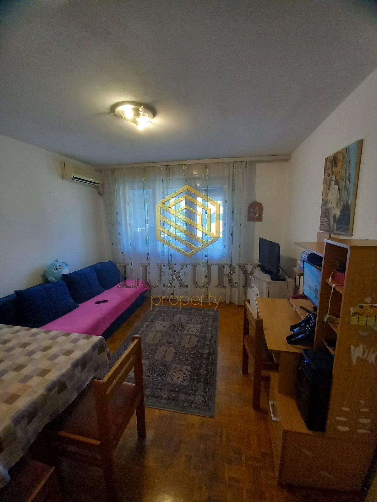 974e51e8-9907-4cf2-ac9d-867bbb6f6bd9.jpg