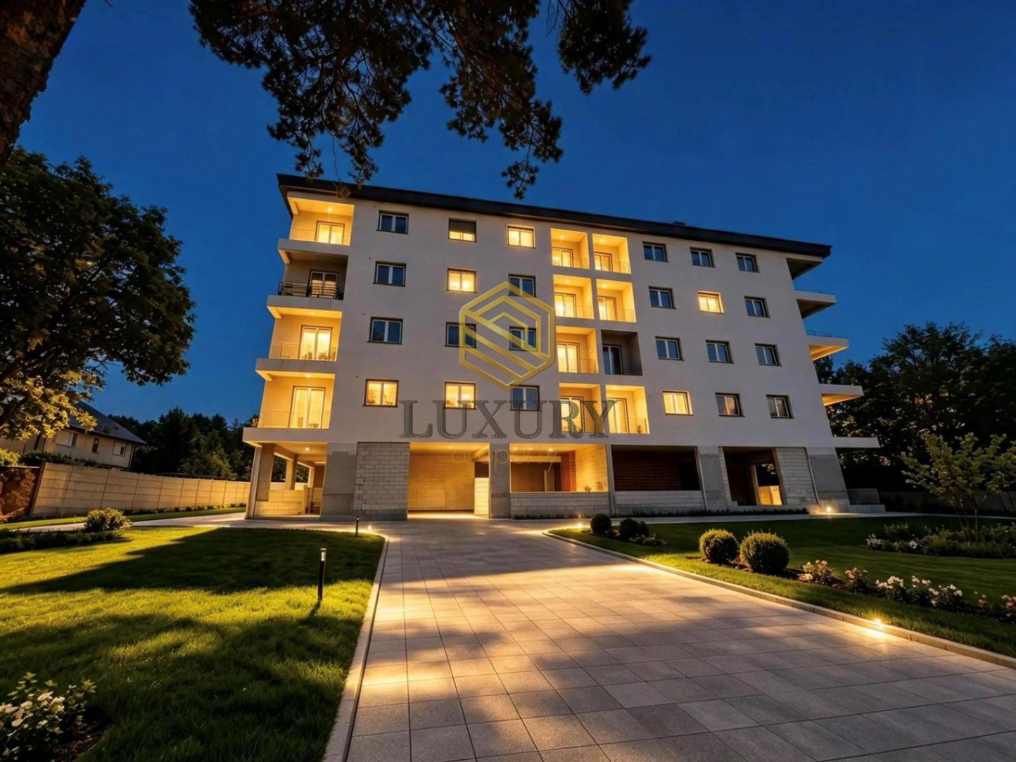 Продаж - Квартира Kolašin, Centar