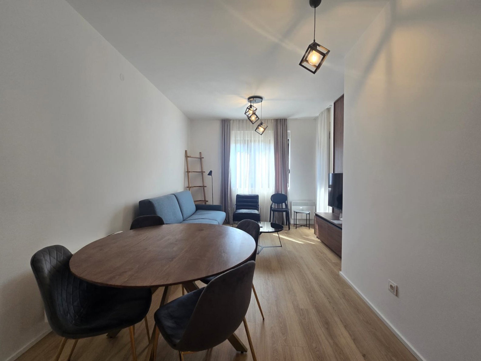 Продажа - Квартира Kolašin, Centar